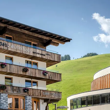 فندق Zwoelferhaus 4*