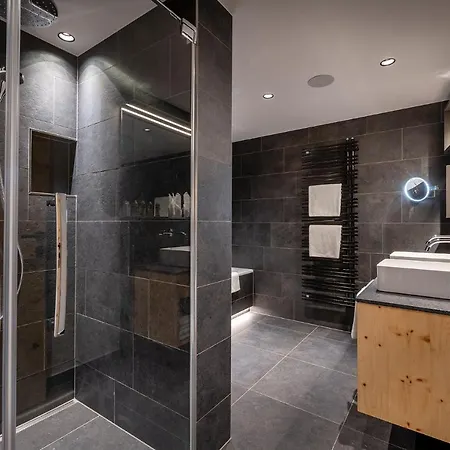 Zwoelferhaus فندق