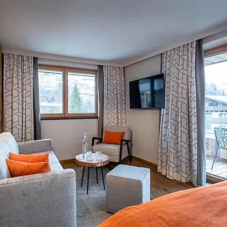 فندق Zwoelferhaus 4*