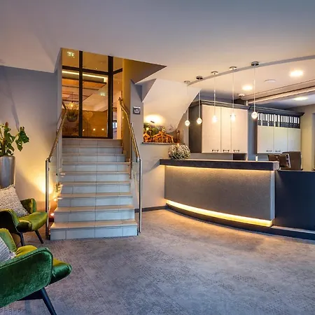 فندق Zwoelferhaus 4*