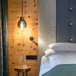 Zwoelferhaus Hotel