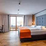 Zwoelferhaus