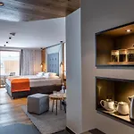 Zwoelferhaus 4*