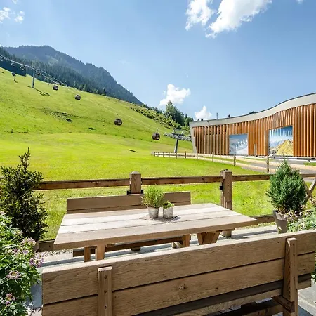 Zwoelferhaus