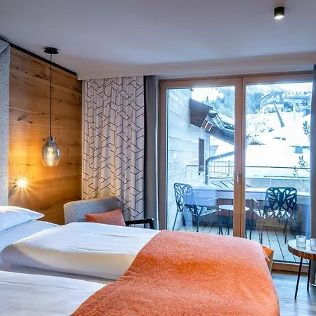 Ξενοδοχείο Zwoelferhaus 4*