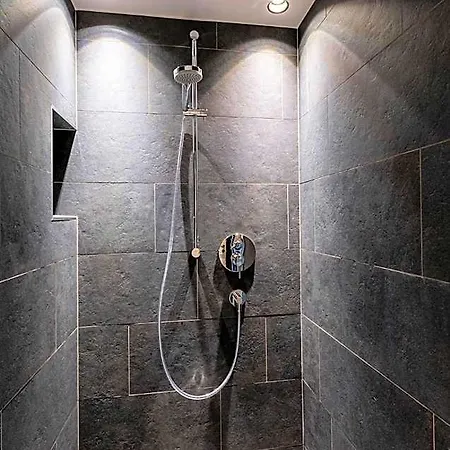 Das Zwolferhaus 4*