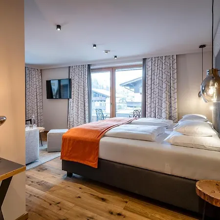 Zwoelferhaus 4*