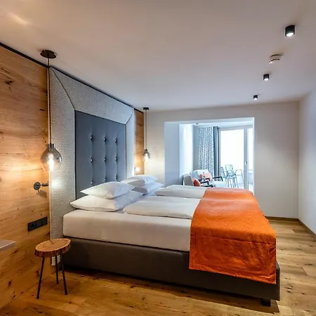 Das Zwolferhaus Отель 4*