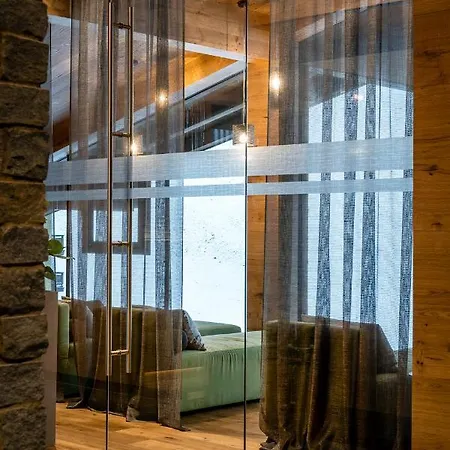 Hotel Das Zwolferhaus 4*