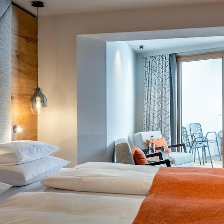 Zwoelferhaus 4* 萨尔巴赫