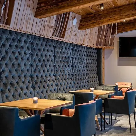 Zwoelferhaus 4*
