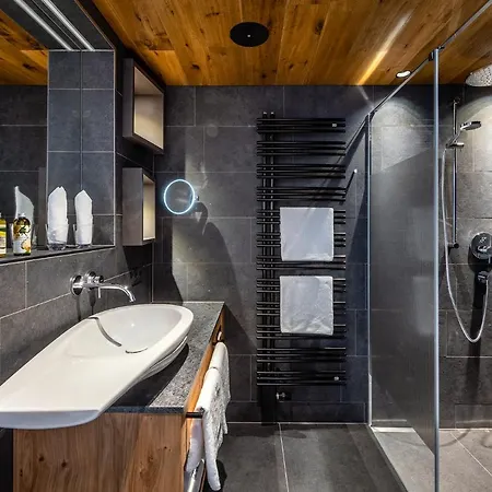 Das Zwolferhaus Отель 4*