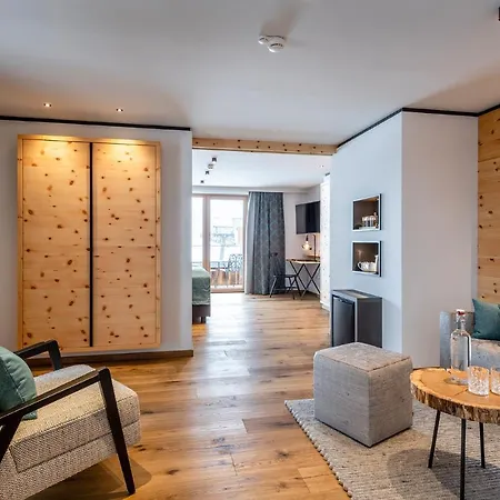 Zwoelferhaus Hotel 4*