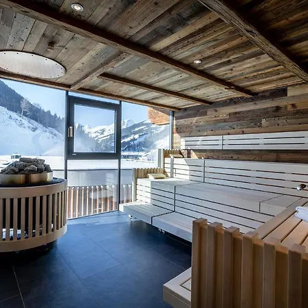 Hotel Zwölferhaus 4*